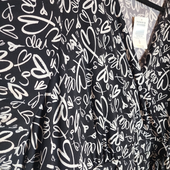 NWT Torrid Hearts Print Mini Studio Knit Surplice Dress Black White 6X Pockets - Picture 15 of 16